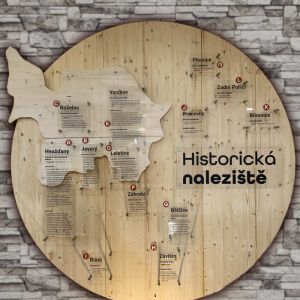 hvozdansko-08-deska-drevo-muzea-expozice